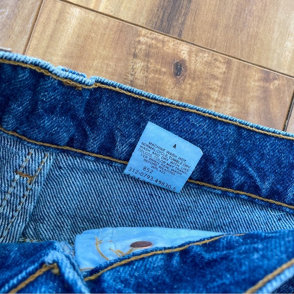 vintage levi’s cutoff denim shorts - Picture 3 of 4